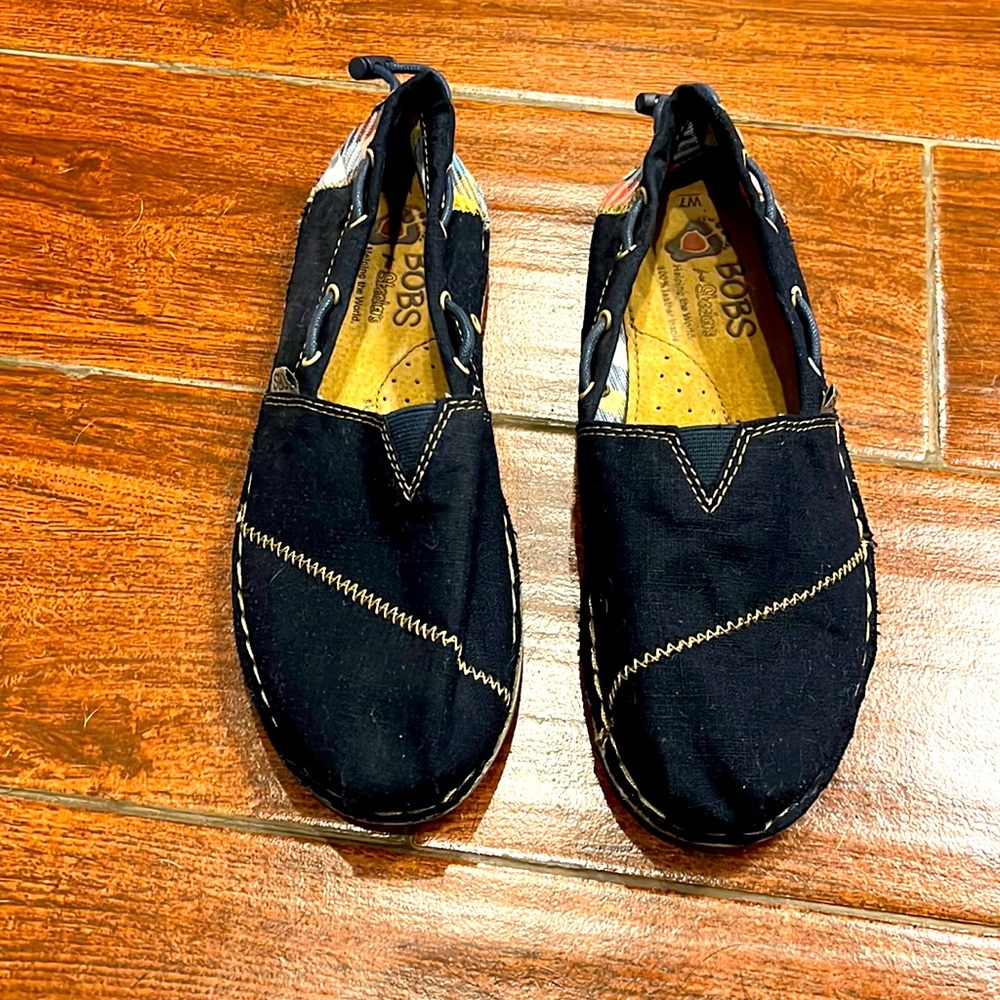 Bobs women size 7. Like new. Navy Blue